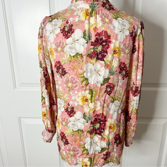 Alice + Olivia Floral-Printed Blouse with Jewel Buttons (size M) - Picture 11 of 13